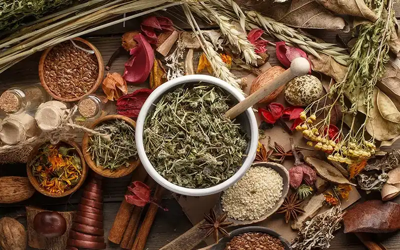 فواید عرق چهل گیاه